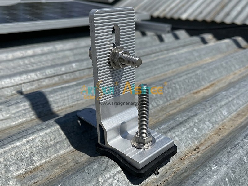 Gancho estrutural para montagem de painéis solares em telhados, número 105