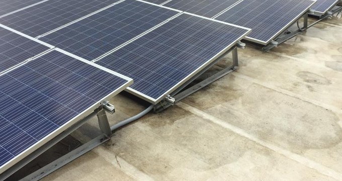 Kit triangular de barra angular de sistema de montagem solar fotovoltaica de alumínio para telhado plano