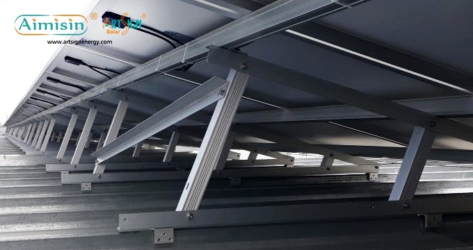 Sistema de montagem de telhado de painel solar com costura vertical N Clip