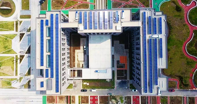 Lindo!!! Estas universidades instalar energia fotovoltaica estações!