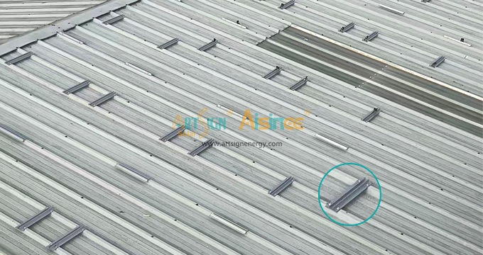 Mini trilho de fácil instalação para montagem de painéis solares em telhados.